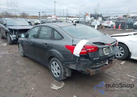 2016 Ford Focus S z USA, uszkodzony, nr VIN 1FADP3E2XGL274815